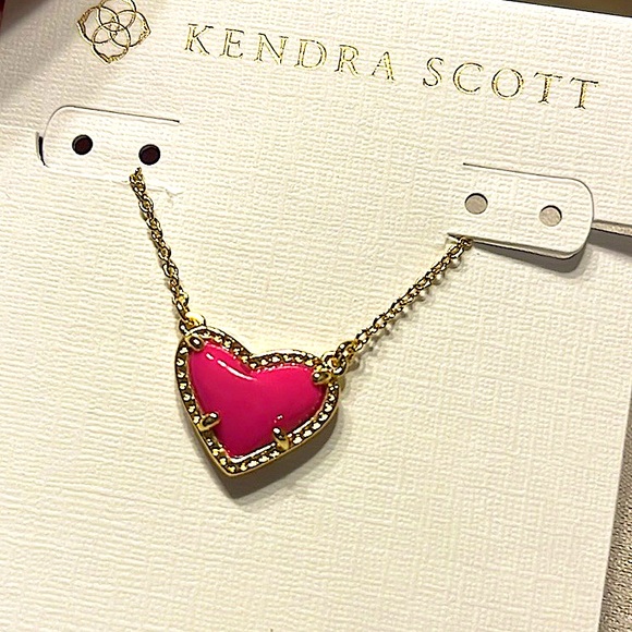 NEW Kendra Scott Ari Heart Adjustable Length Pendant Necklace in Pink - Picture 13 of 14